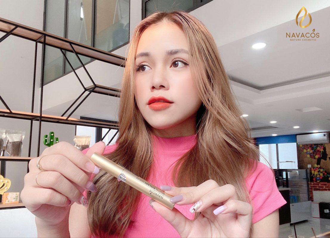 Trải nghiệm và đánh giá dưỡng mi Navacos từ Hotgirl Nhung Hoàng